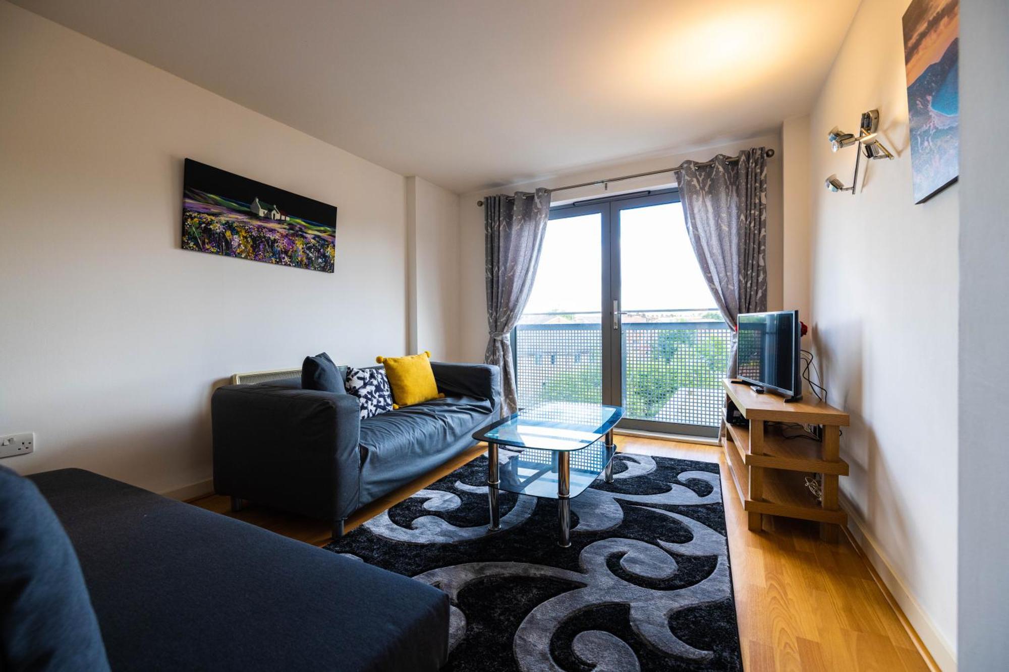 Beautiful And Spacious 2-bed In Apartamento